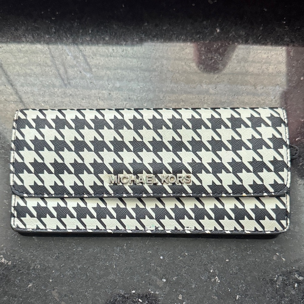 Michael Kors Black and White Houndstooth Card Holder